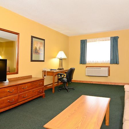 Americas Best Value Inn Iola Room photo