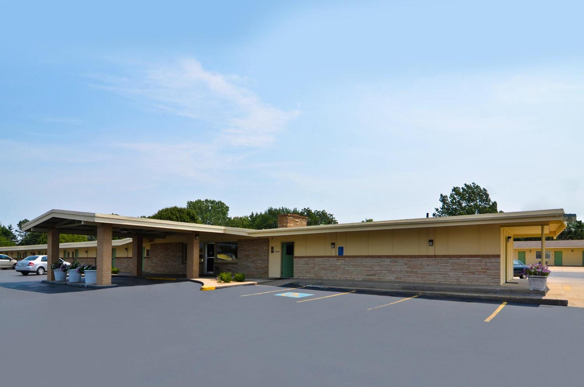 Americas Best Value Inn Iola Exterior photo