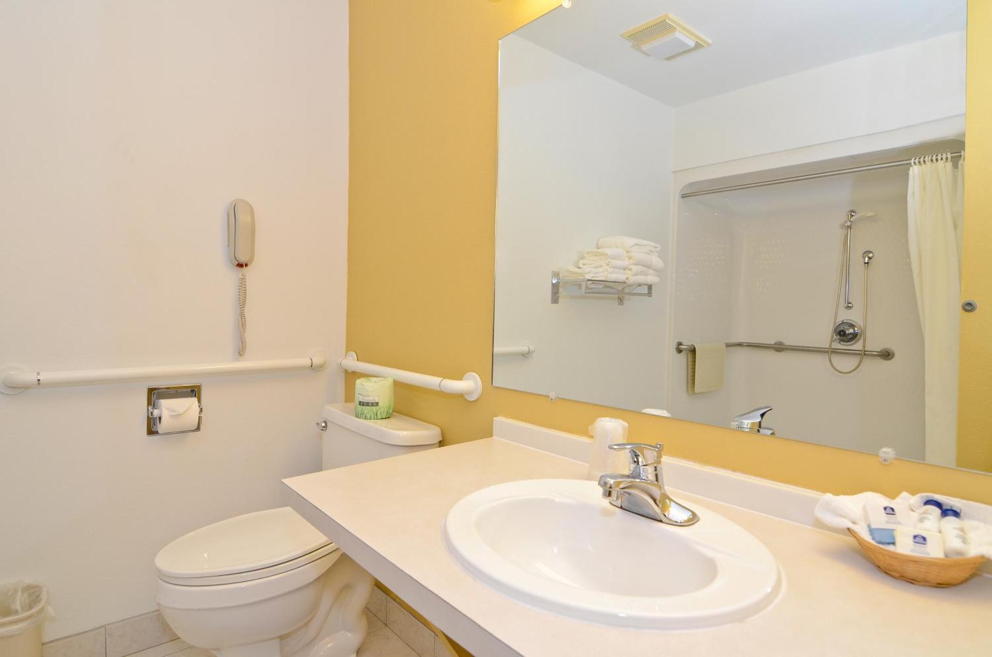 Americas Best Value Inn Iola Exterior photo