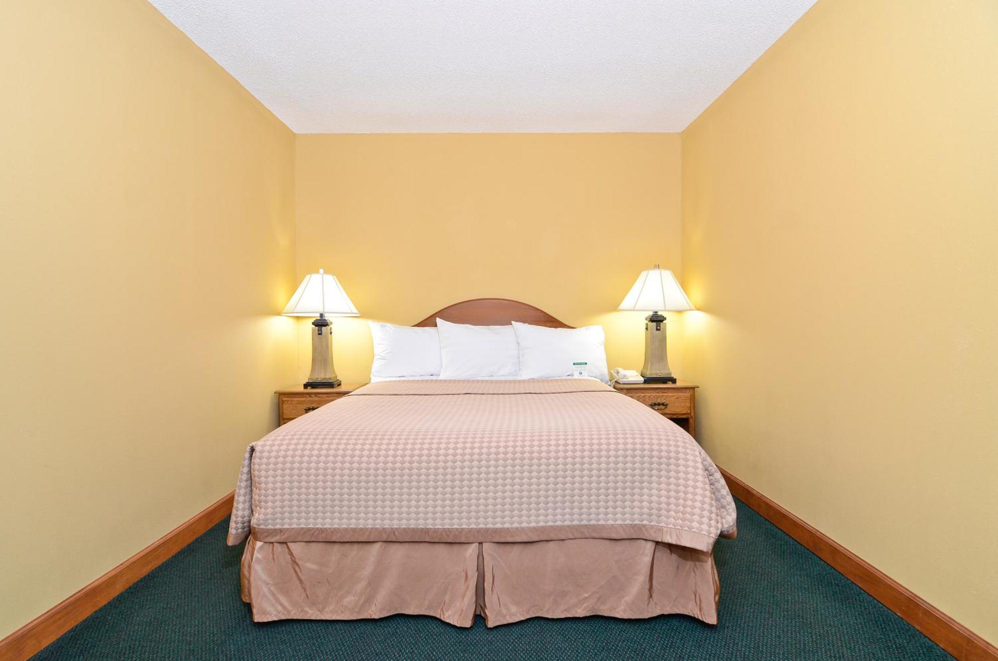 Americas Best Value Inn Iola Exterior photo