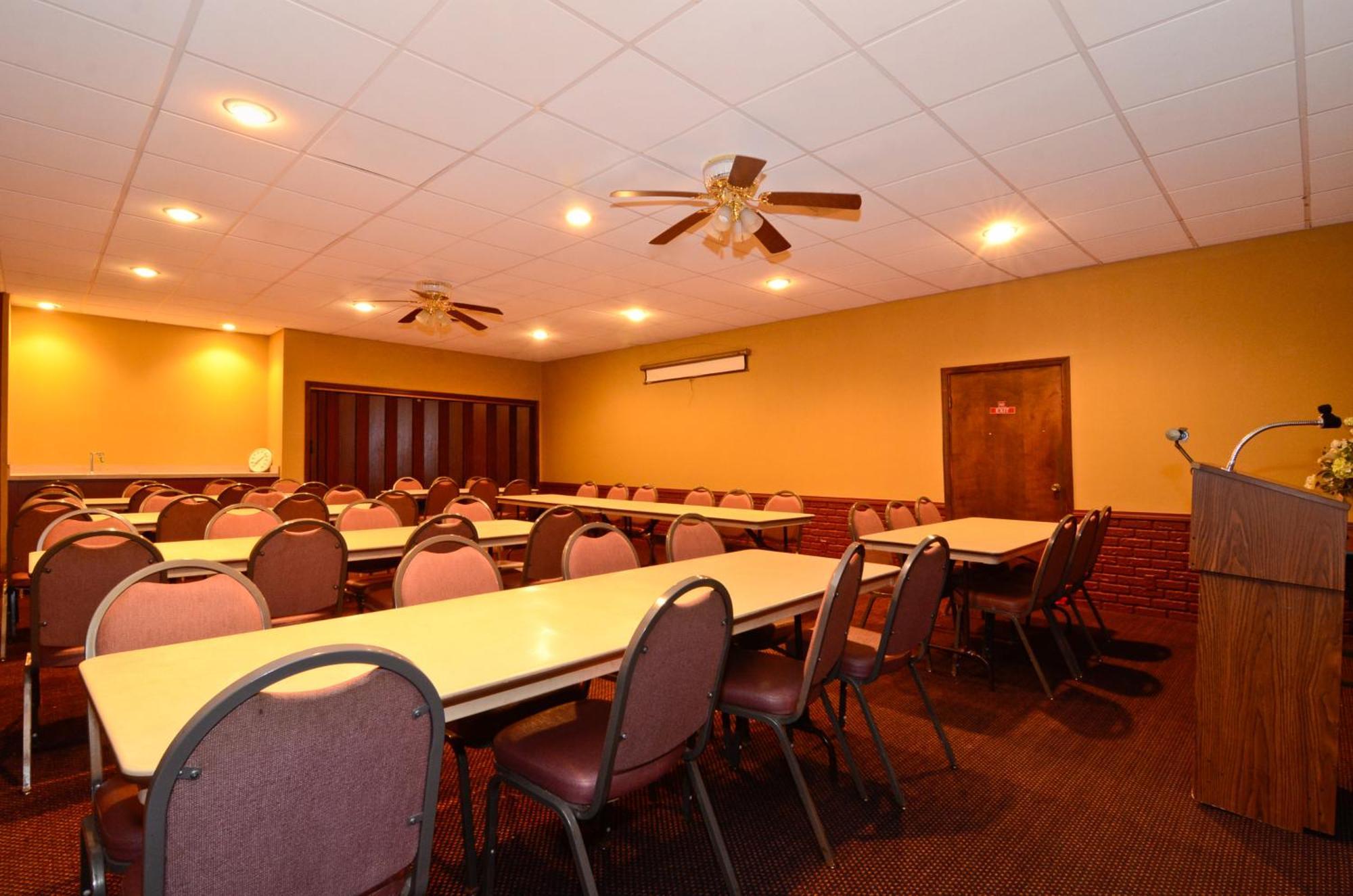 Americas Best Value Inn Iola Exterior photo
