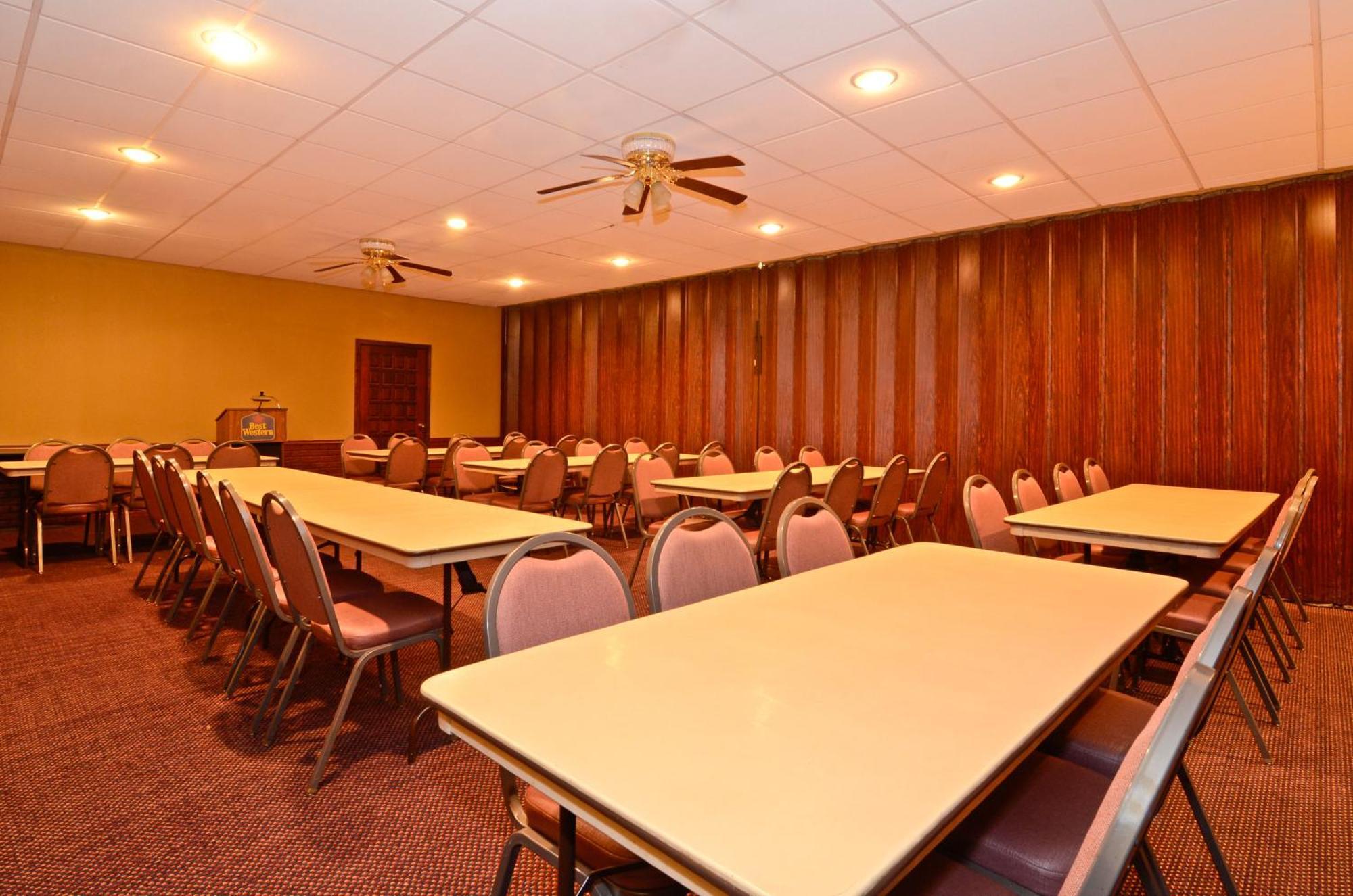 Americas Best Value Inn Iola Exterior photo