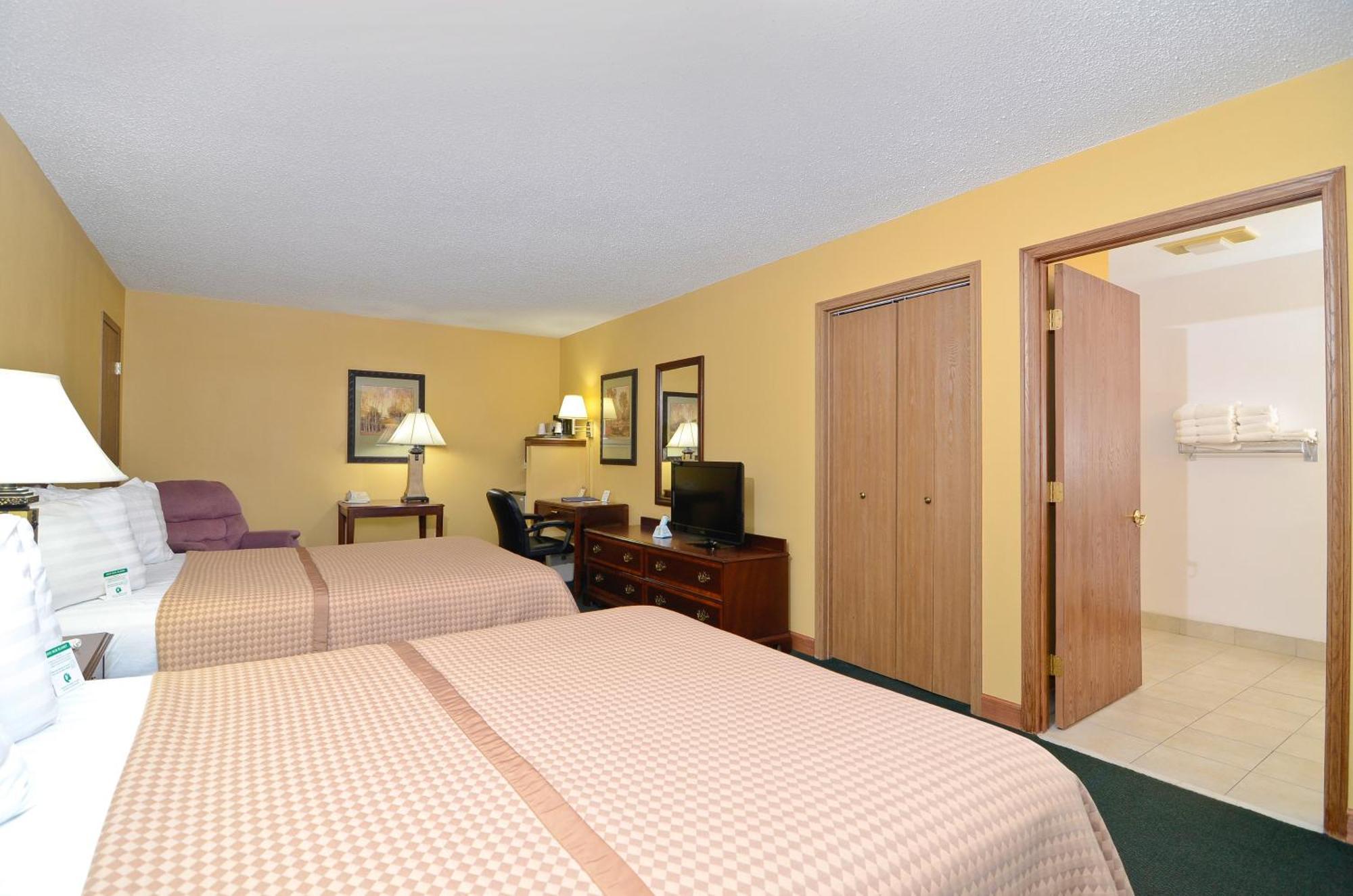 Americas Best Value Inn Iola Exterior photo