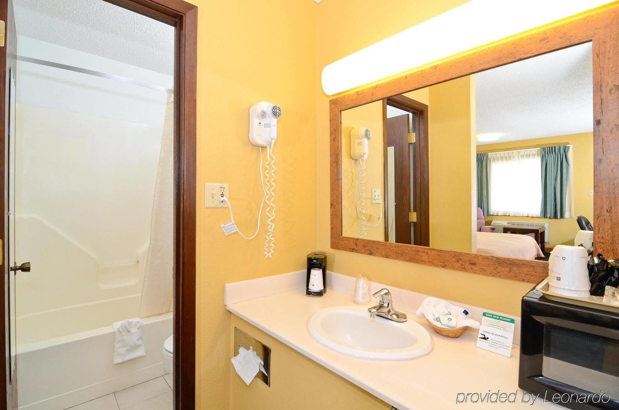 Americas Best Value Inn Iola Exterior photo