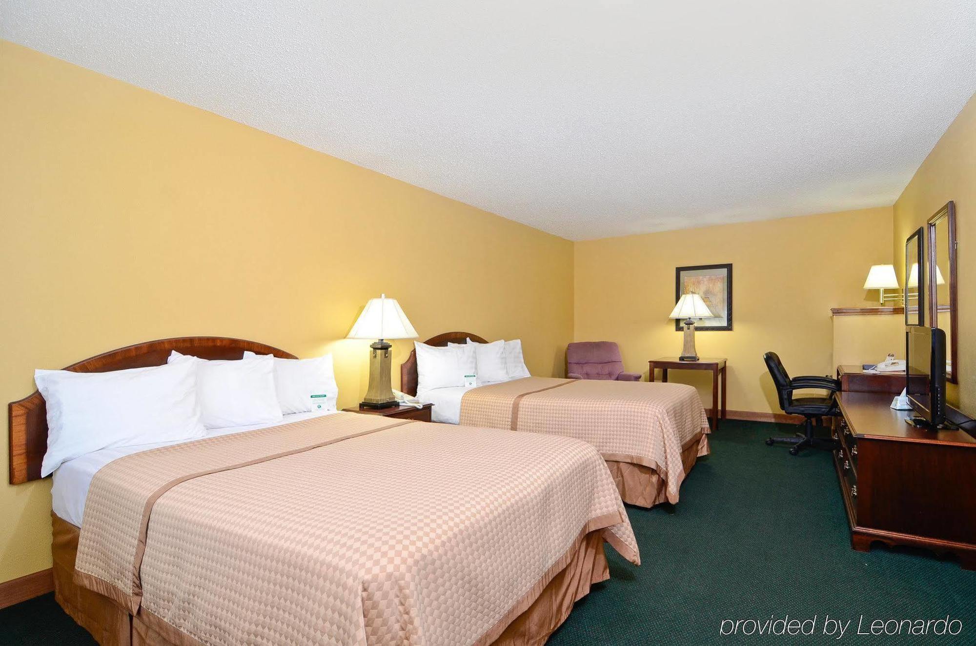 Americas Best Value Inn Iola Exterior photo