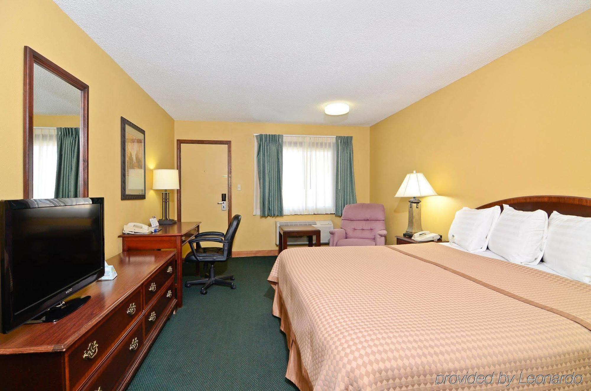 Americas Best Value Inn Iola Exterior photo
